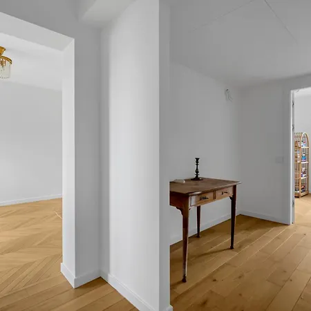 Platinum Cityscape Apartment *